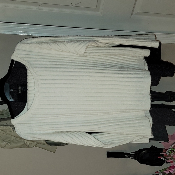 ✨️ 2️⃣ piece Lauren Lane -top with matching skirt✨️ - Picture 7 of 11